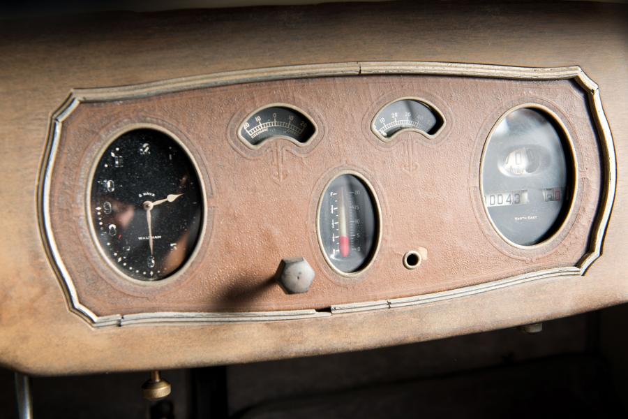 Панель приборов Packard Standard Eight Club Sedan 1928 года  (фото 10 из 15)